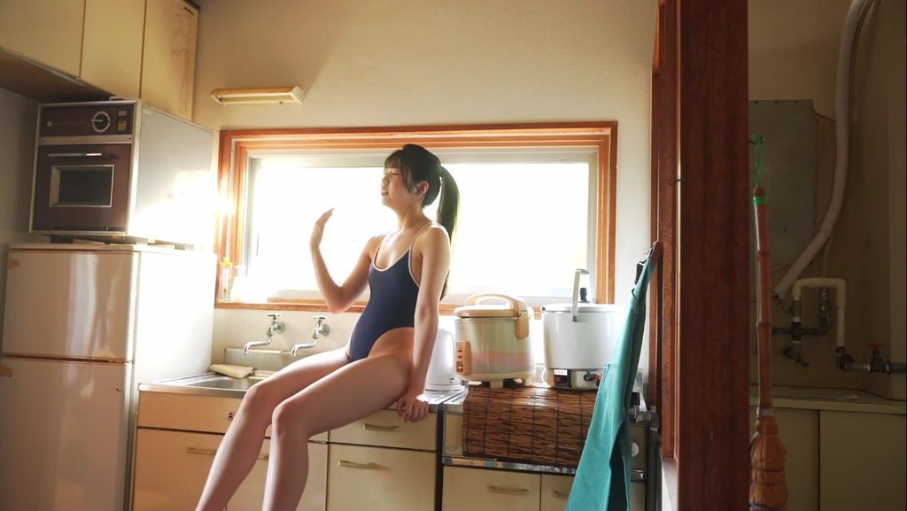 【フェチ画像】薄地スク水でロデオマシーンに乗って汗だくになる美少女アイドル😍薄地スク水&times;どん兵衛【桜羽のえ】 &ndash; 神カット
