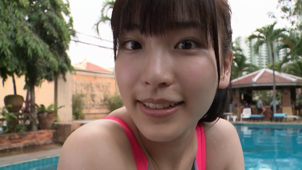 【フェチ画像】改造競泳水着でハイレグをスリスリさせられる癒し系美女😍水中カメラ×開脚【唐沢りん】 – そそるカット2