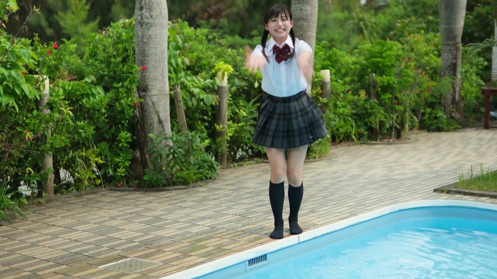 【フェチ画像】はじめてのイメージビデオで競泳水着を披露する青春グラビア😍尻フェチ&times;現役JK【加藤舞】 &ndash; キワドいカット
