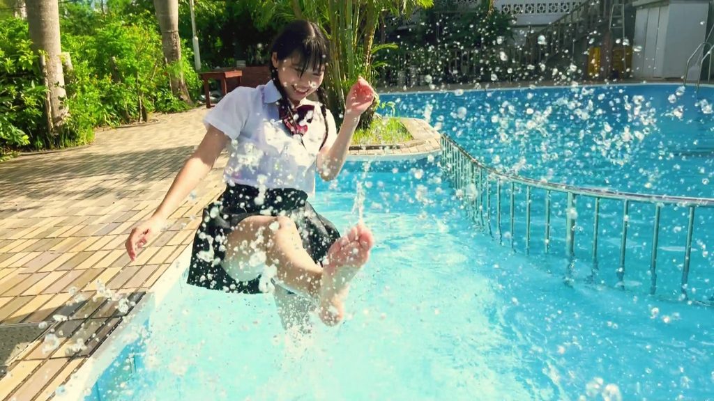 【フェチ画像】はじめてのイメージビデオで競泳水着を披露する青春グラビア😍尻フェチ&times;現役JK【加藤舞】 &ndash; セクシーなカット