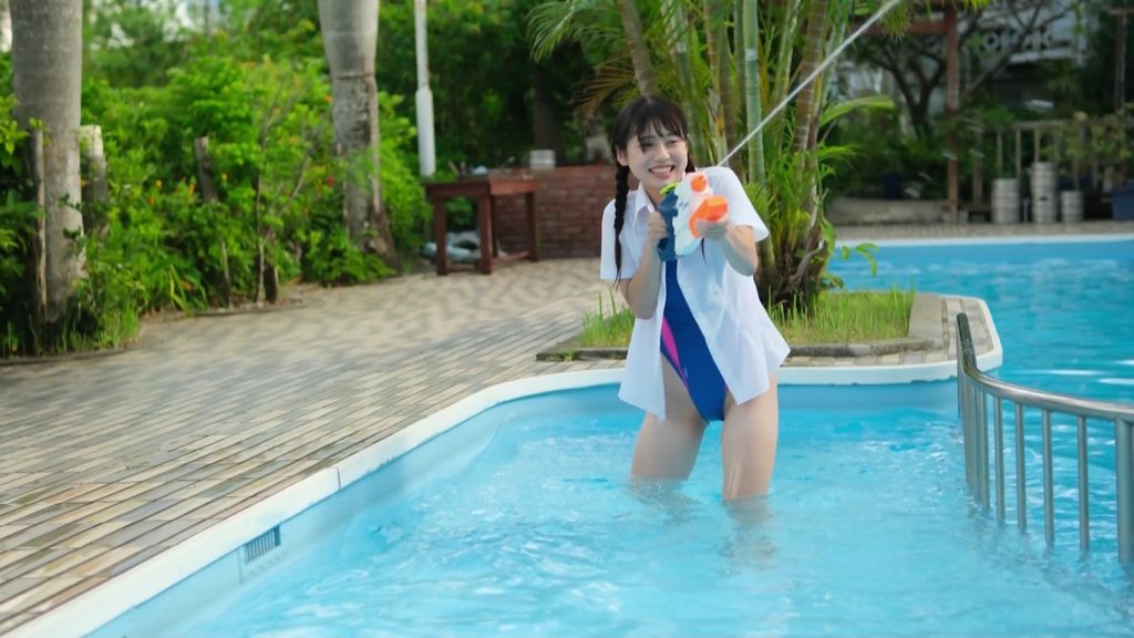 【フェチ画像】はじめてのイメージビデオで競泳水着を披露する青春グラビア😍尻フェチ&times;現役JK【加藤舞】 &ndash; そそるカット