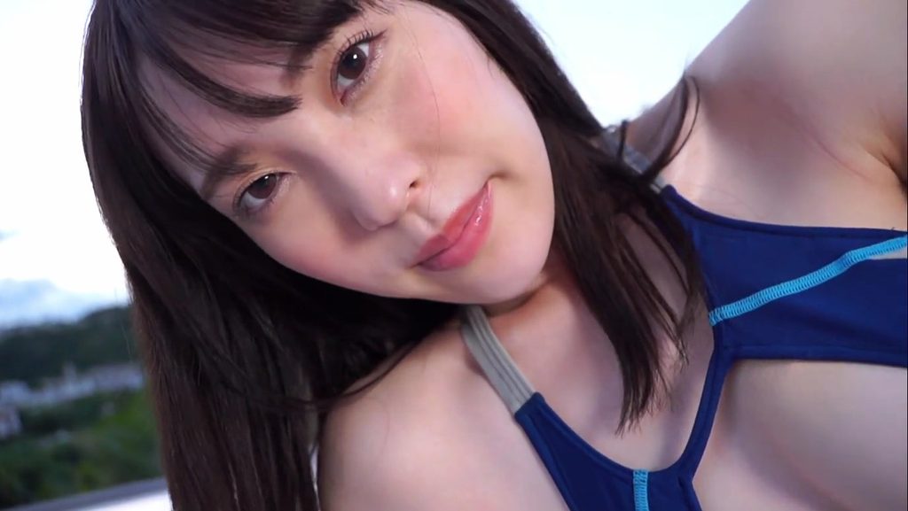 【フェチ画像】改造競泳水着で開脚ポーズする新人グラドルにポタポタ水を垂らすプレイ😍巨乳&times;尻フェチ【成瀬しゆ】 &ndash; 癒やされるカット